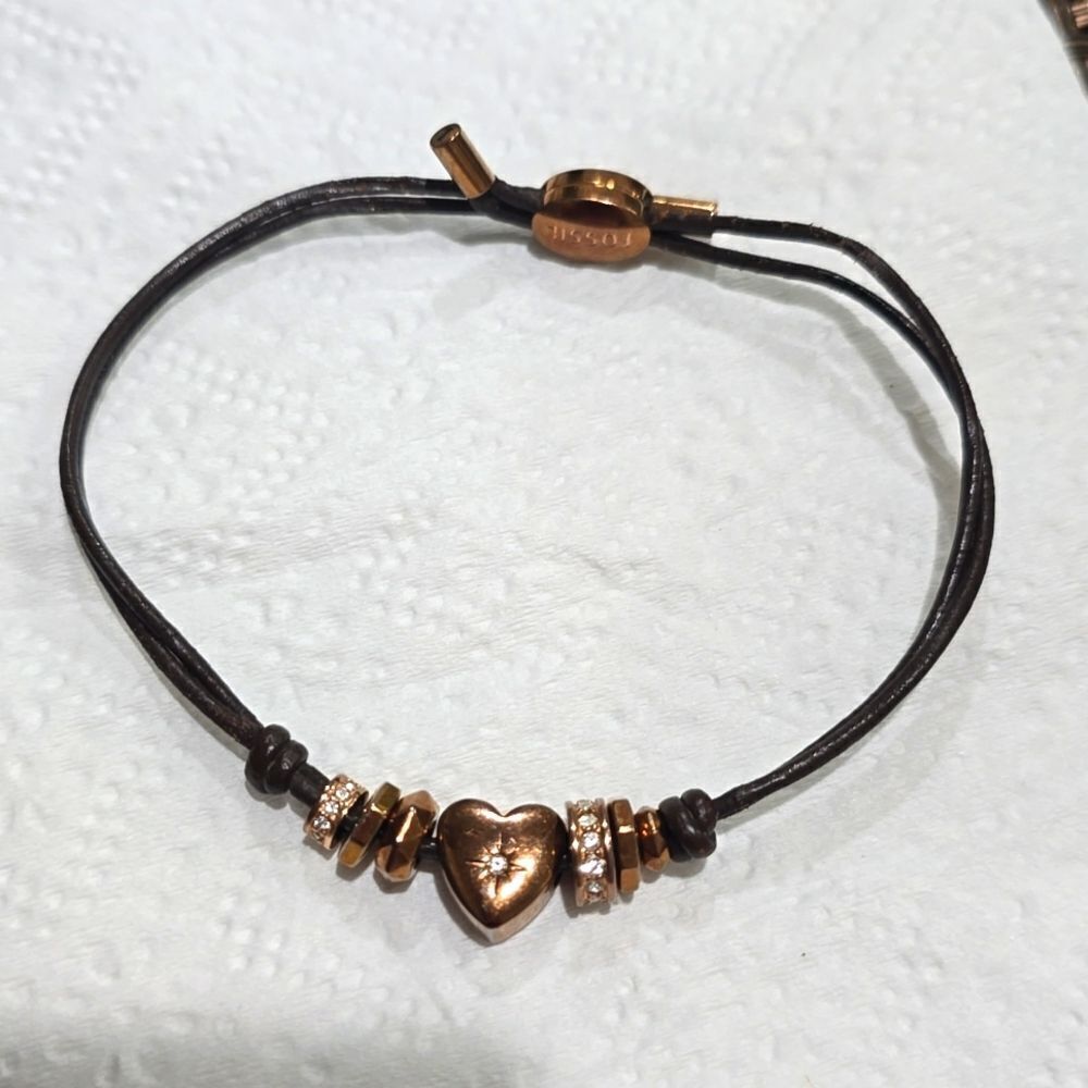 FOSSIL‎ LEATHER STRAP HEART BRACELET